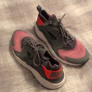 Nike Air Huaraches super light size 6 1/2 women’s